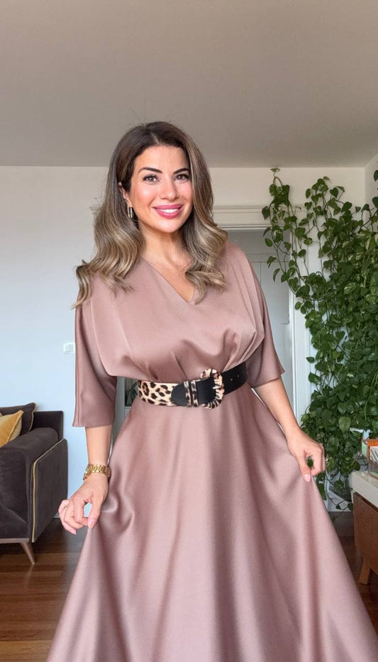 LEOPAR KEMER DETAYLI SATEN ELBİSE – GÜL KURUSU