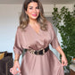 LEOPAR KEMER DETAYLI SATEN ELBİSE – GÜL KURUSU